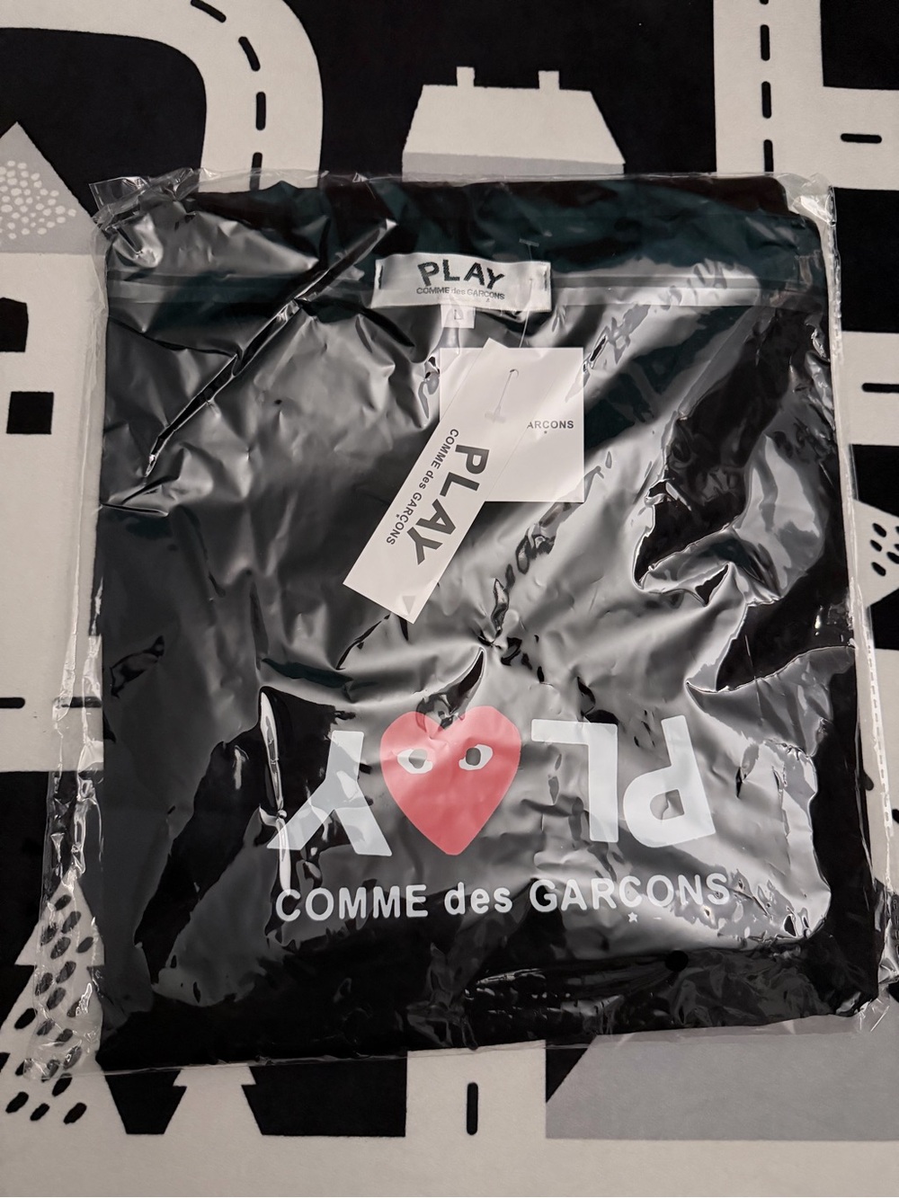 Comme des Garçons PLAY Black Red Heart
Logo T-Shirt Size L